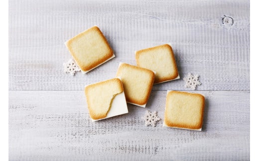 白い恋人 (ホワイト) 72枚(18枚入×4箱) ラングドシャ クッキー チョコ お菓子 おやつ 北海道 北広島市