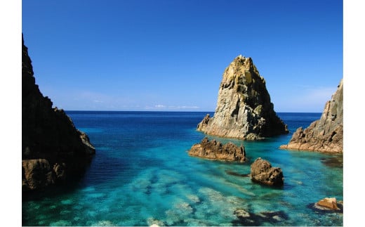透き通った奥尻島の海をイメージした「おくしりサイダー」12本入り OKUA002