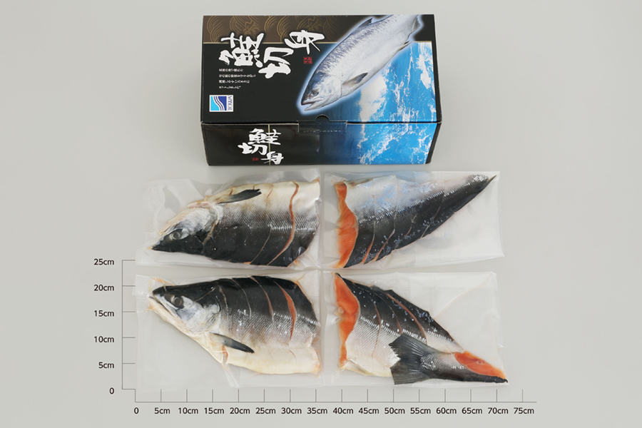 新巻鮭切身 4分割真空 ロシア沿岸枠漁【1.4kg】
