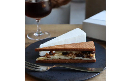 【TiTRE】BLUE CHEESECAKE＆RAISIN SANDWICH（ブルーチーズケーキ＆レーズンサンドウィッチ）