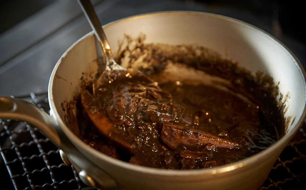 [ビストロエビテイ]短角牛 黒カレー