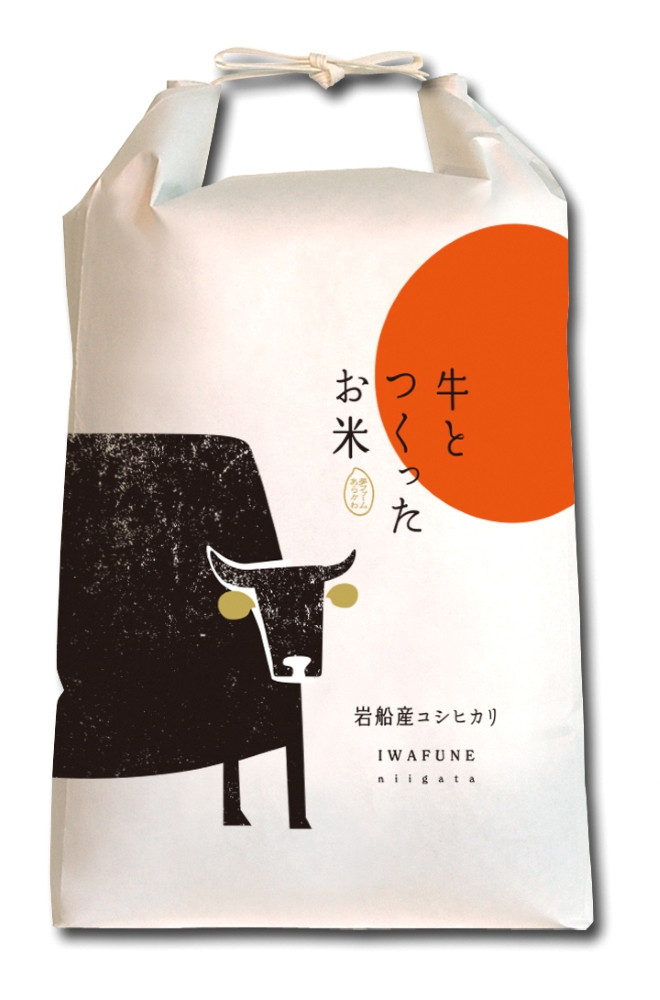 【令和6年産米】牛とつくったお米  新潟県岩船産 コシヒカリ 精米 5kg 1041001