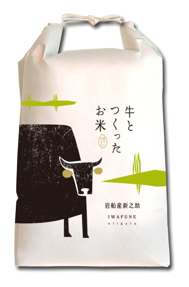 【令和6年産米】牛とつくったお米 新潟県 岩船産 新之助 精米 5kg 1041002