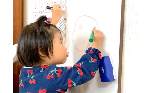 お絵かき ホワイトボード 子ども用 ハッピー キャンパス 幅51cm 高さ90cm 知育 玩具 壁立て型 省スペース おもちゃ こども ギフト プレゼント キッズ 男の子 女の子 誕生日 贈り物 贈答 静岡県 藤枝