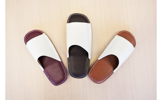 靴職人手作りの本革「スリッパ」　ホワイト×バーガンディ　小さめサイズ（キッズ、Ｓ、Ｍ） H066-041