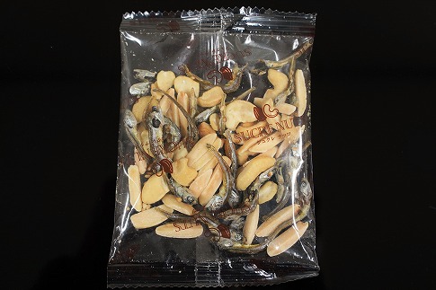 手軽に健康習慣　小分けのこざかなアーモンド　カシューナッツ入り　480g(16gｘ30袋)　H059-077
