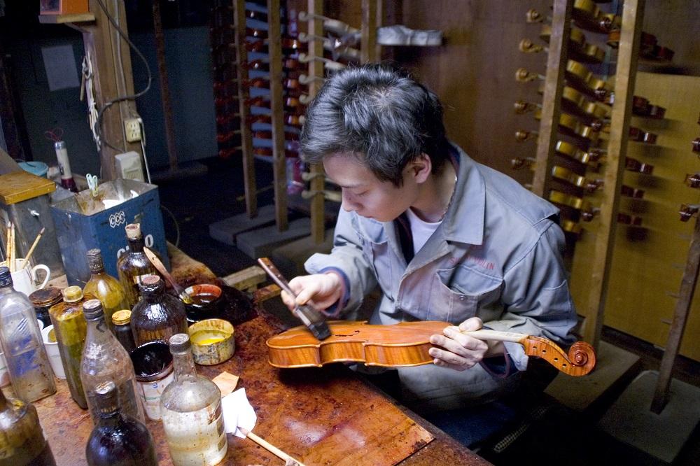 バイオリン職人が手掛けた“本物の“バイオリン時計【ウラ板使用】（壁掛けタイプ）