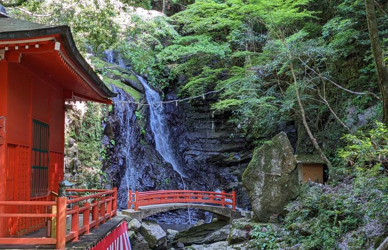 【特別企画】犬鳴山・七宝瀧寺 脚のお滝修行体験＋参道パワースポット解説書付き（2名様） 099H2079