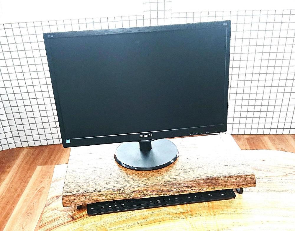 ナラノキ　PCモニター台（幅：約55cm、奥行：約30cm、厚み：約7cm）日本製　国産　天然木　一枚板