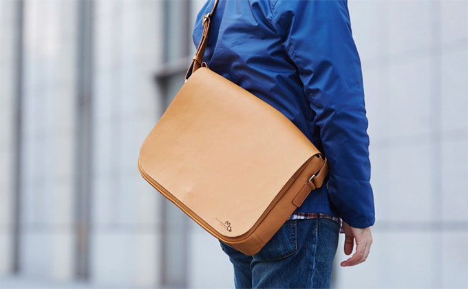 バッグ シンプルな 本革 メッセンジャーバッグ A4 全4色 ビジネス