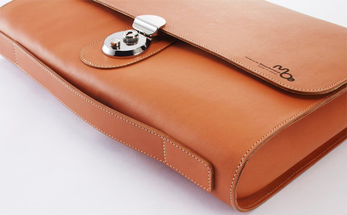 シンプルな本革クラッチバッグ（A4サイズ）全3色 - ふるさとパレット