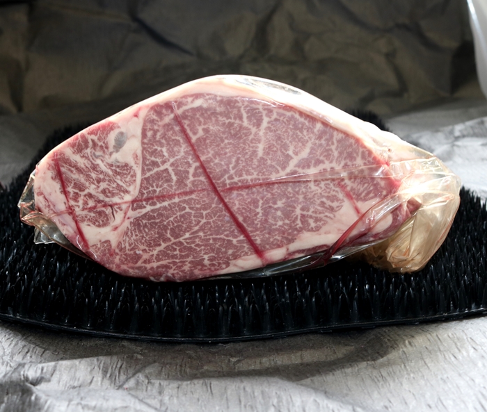 チルド 宇陀里牛 ヘレ肉 丸ごと １本 約３kg ／ 光福久屋 牛肉 ヒレ フィレ ステーキ バーベキュー BBQ キャンプ 黒毛和牛 父の日 奈良県 宇陀市 お中元 贈答用 贈り物 暑中見舞い お土産 チルド 牛肉 ヒレ フィレ ステーキ お歳暮 内祝い 美味しい部位 送料無料