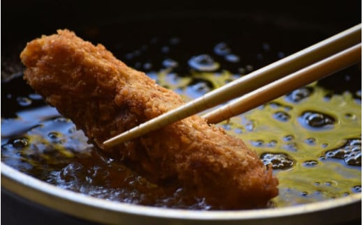 熊野牛の牛すじを使ったこだわりの手作りコロッケ 60g×5個×3袋/コロッケ 肉 牛 牛すじ 熊野牛 ブランド 和牛 高級和牛 冷凍 通年 手作り うまい 惣菜 おかず おやつ 揚げ物【okd002】