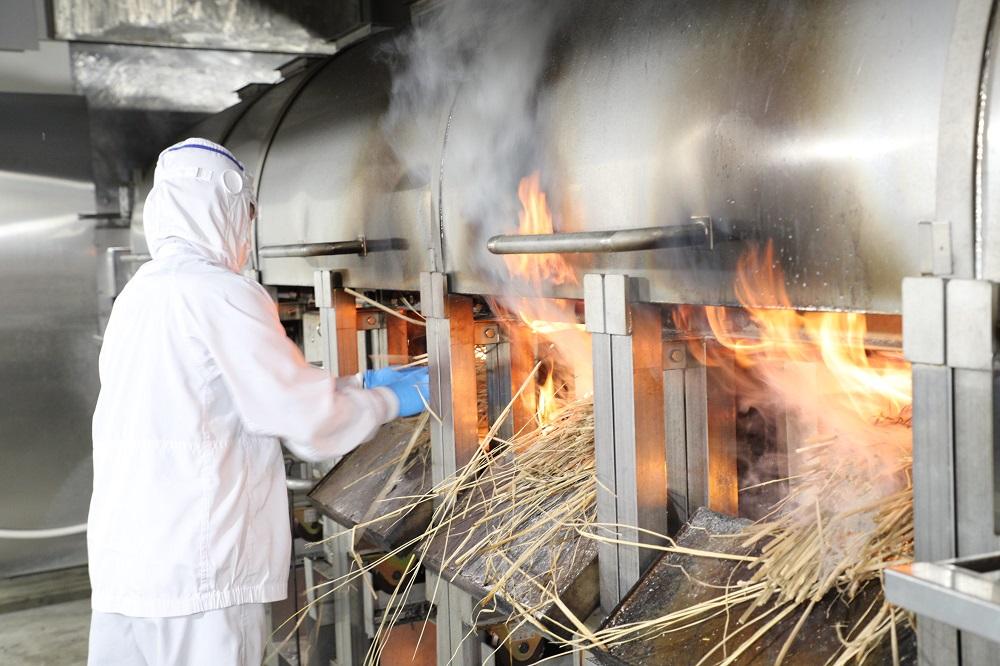 【年内発送】【訳あり】 藁焼きかつおのたたき 1kg （藻塩入り）【年末発送（12月26日から30日発送）】【KS4】