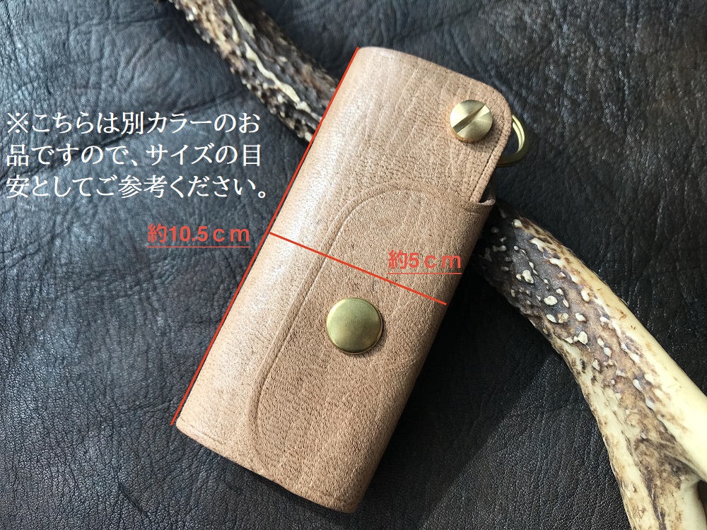 鹿革のキーケース（スピーディー振り出し式）【深緑】鍵ケース 革小物 革製品 レザー ハンドメイド レザークラフト キーリング アクセサリー お洒落 金属 ギフト 25000円【R00555】