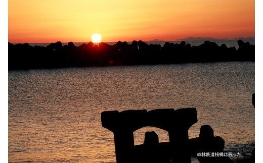 【四国一小さな町の写真家】だるま朝日・夕日写真集