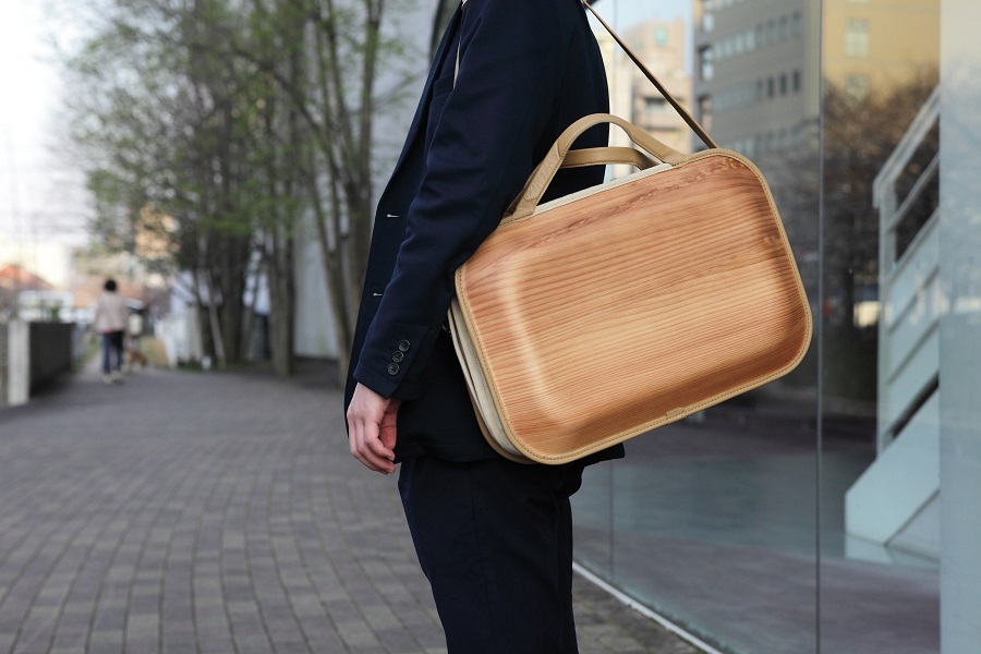 monacca-bag/Roots Natural（プレーン） 木製 ビジネスバッグ 個性的 カバン 鞄 B4サイズ対応 スギ 間伐材 メンズ レディース ファッション プレゼント 贈り物 父の日 高知県 馬路村
