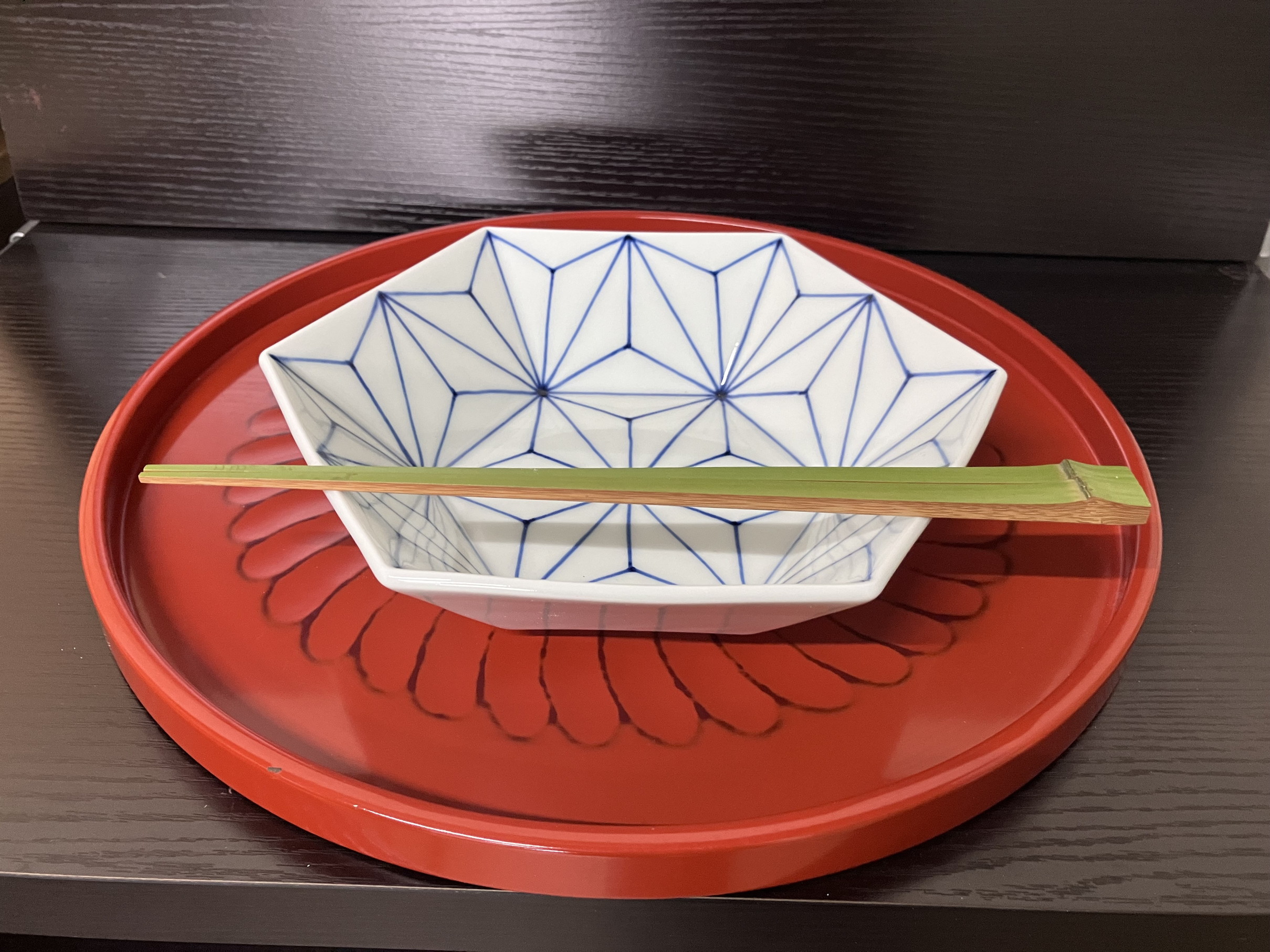 伊万里焼 麻の葉亀甲小皿（青・赤）セット H1075