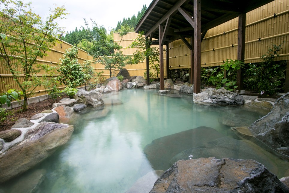 【黒川温泉】和風旅館 美里ペア宿泊券 黒川温泉 九州 熊本 阿蘇 一泊二食付き 温泉宿 温泉 露天風呂 天然温泉 旅館 旅行 トラベル チケット ペア 宿泊券 旅行券 食事付き 観光 ギフト 贈答用 南小国町