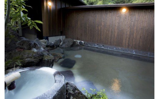 【黒川温泉】旅館 壱の井ペア宿泊券 黒川温泉 九州 熊本 阿蘇 一泊二食付き 温泉宿 温泉 露天風呂 天然温泉 旅館 旅行 トラベル チケット ペア 宿泊券 旅行券 食事付き 観光 ギフト 贈答用 南小国町