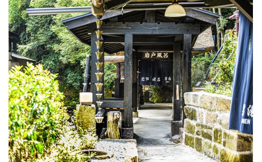 【黒川温泉】新明館 ペア宿泊券 黒川温泉 九州 熊本 阿蘇 一泊二食付き 温泉宿 温泉 露天風呂 天然温泉 旅館 旅行 トラベル チケット ペア 宿泊券 旅行券 食事付き 観光 ギフト 贈答用 南小国町