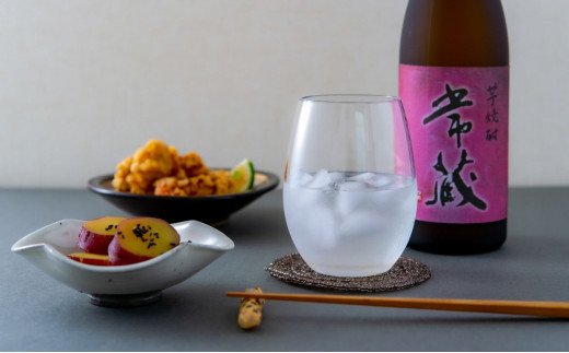 臼杵産の甘い芋を100％使用した芋焼酎「常蔵 (芋)」2本