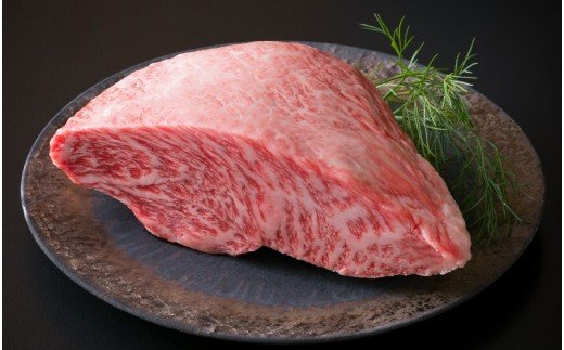 まさに肉のエアーズロック〃おおいた和牛１ポンド極厚ステーキ