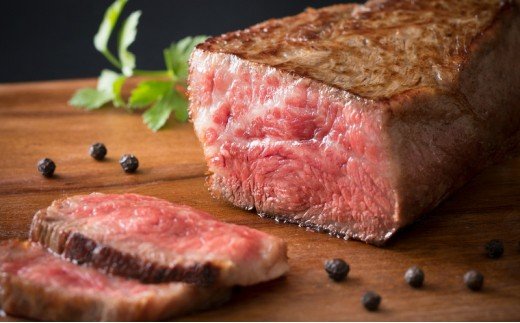 まさに肉のエアーズロック〃おおいた和牛１ポンド極厚ステーキ