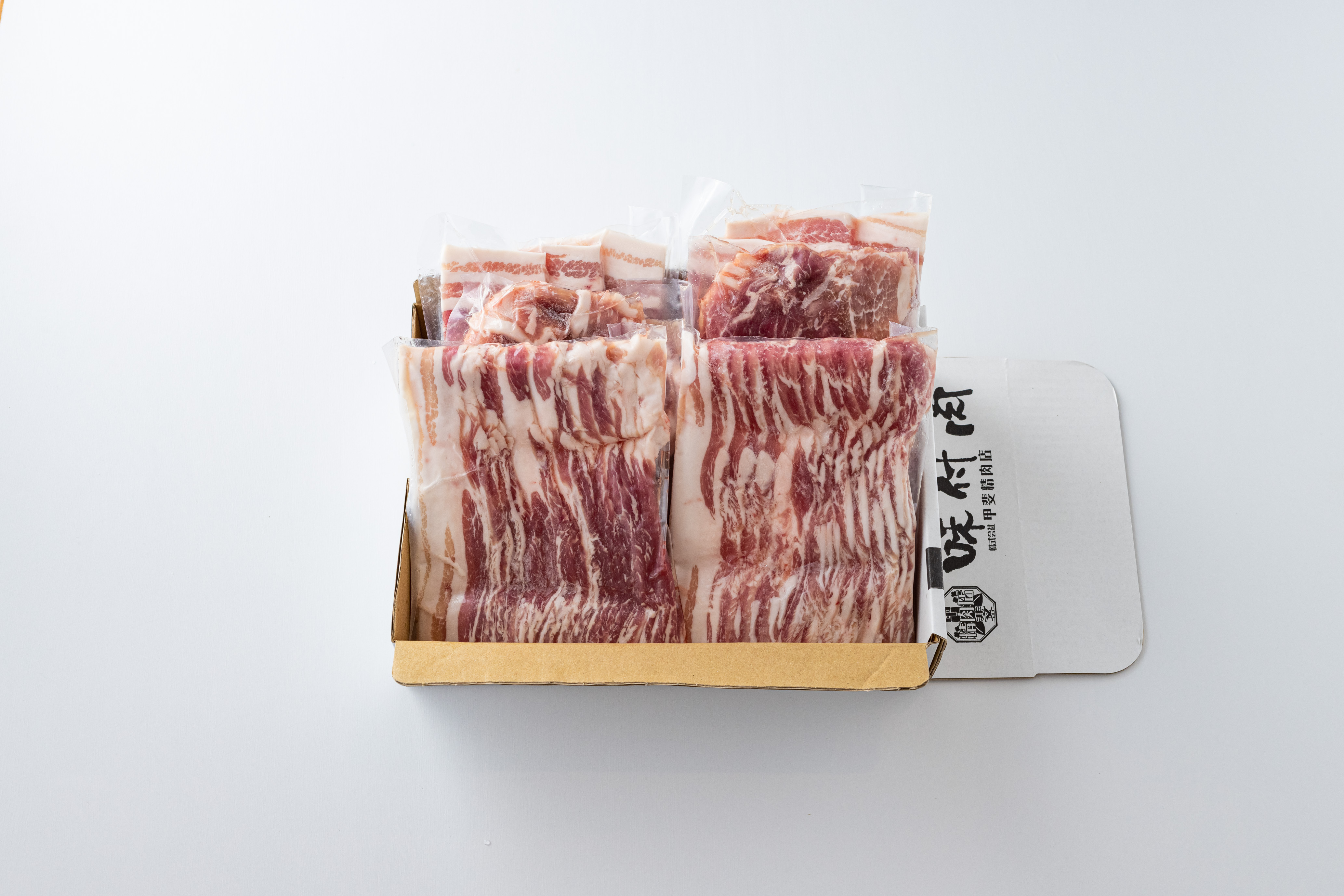 豚肉 豚バラ 焼肉用 スライス ウデ 切落し 食べ比べ セット 各300g×2 合計1.8kg [甲斐精肉店 宮崎県 美郷町 31as0036] 冷凍 宮崎県産 BBQ バーベキュー キャンプ 普段使い 薄切り うす切り 腕 切り落とし 炒め物 真空包装 小分け 収納スペース バラエティ 詰め合わせ 豚丼 肉巻き 送料無料